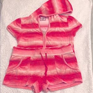 Adorable Juicy Couture zip up romper!